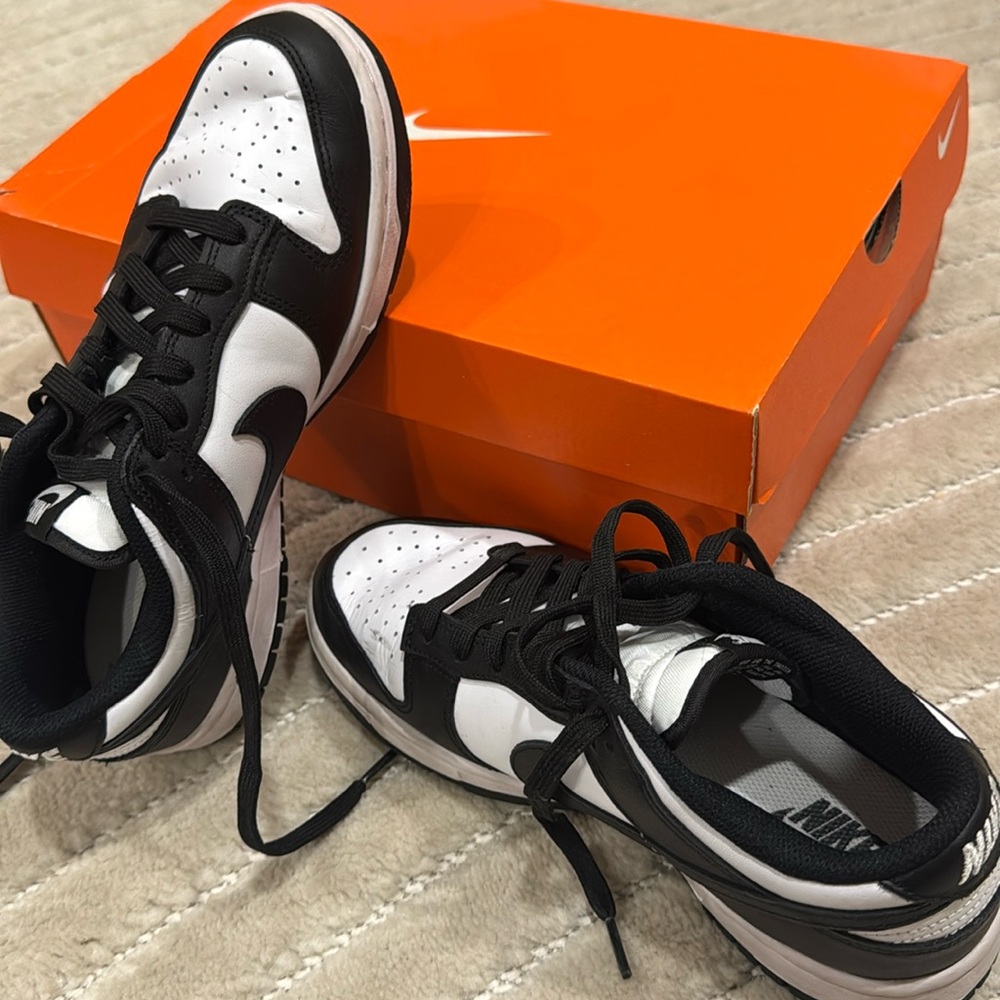 Nike size 8 Panda low dunks women’s size 8
